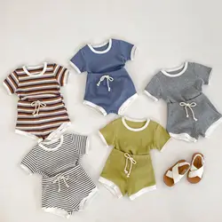 Chándal gofrado para bebé con camiseta y shorts