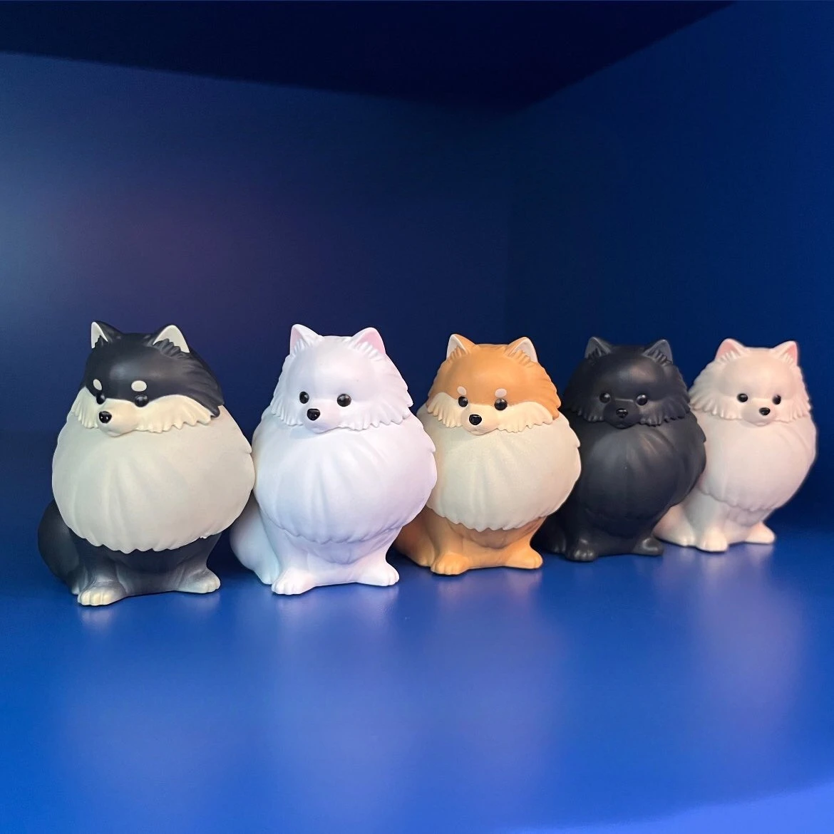 KITAN cápsula juguetes kawaii blanco Pomerania con un collar brillante paseo nocturno de mascotas cachorro suave brillante figuras de lámpara de 7 colores - imagen 3