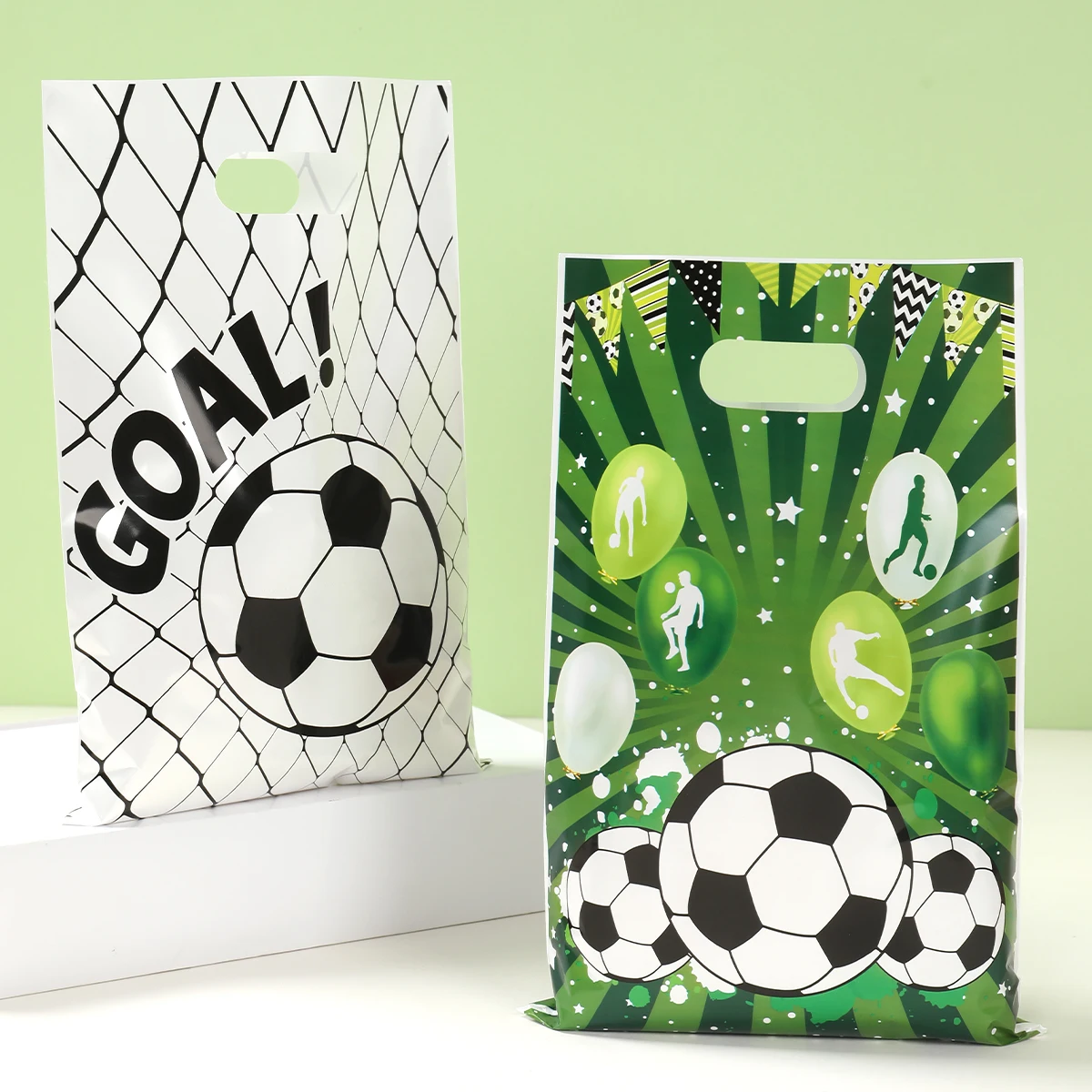 Bolsas de dulces de fútbol para niños, bolso de embalaje de regalo de fútbol, decoración de fiesta de cumpleaños, suministros para fiesta de feliz cumpleaños, 10/25/50 Uds. - imagen 2