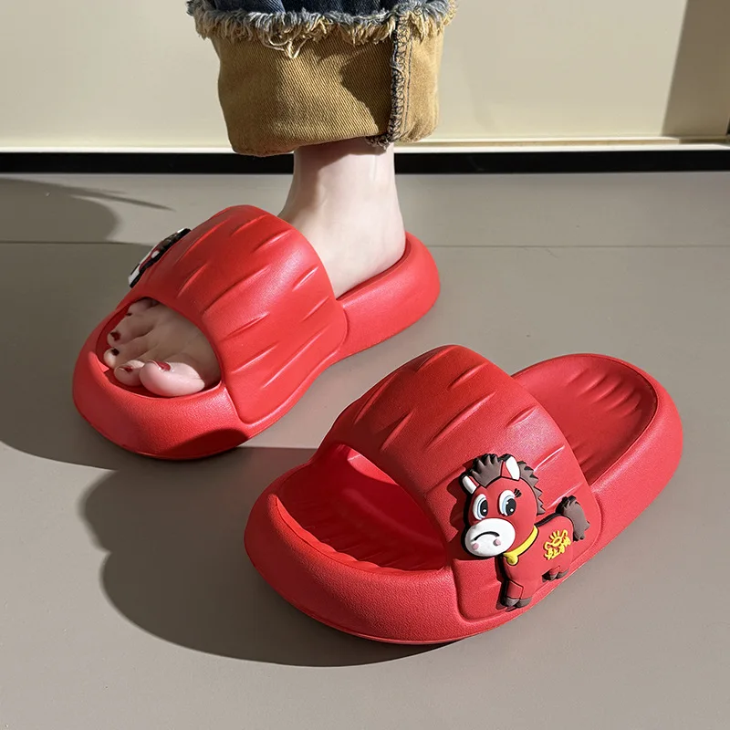 Pantuflas infantiles rojas antideslizantes con diseño de poni - imagen 2