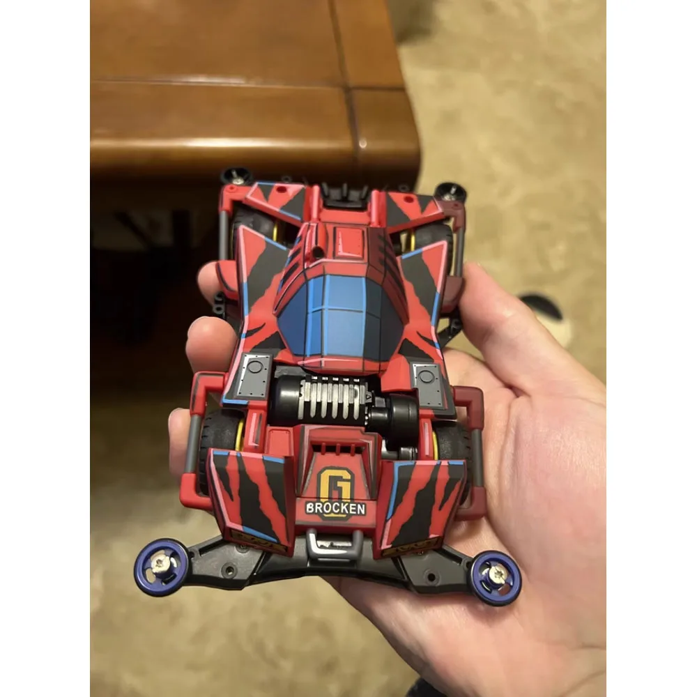 Coche teledirigido Mini 4WD rojo con carcasa pintada - imagen 4