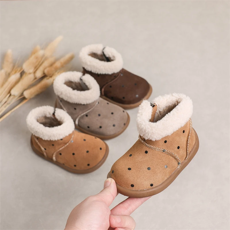 Otoño Invierno, botas de nieve para niñas, botas de cuero genuino para niños al aire libre, suela suave antideslizante, zapatos de princesa de puntos para niños pequeños