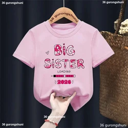 Tie-Dye Big Sister cargando 2026 rojo amor corazón impreso camiseta niñas anuncio de embarazo camisa Kawaii niños ropa