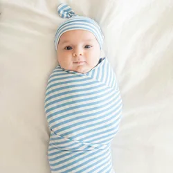 Gorro envolvente y manta de algodón con rayas para bebé recién nacido