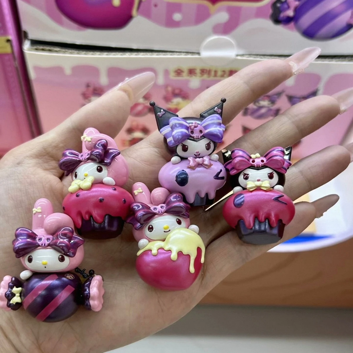 Figura coleccionable Sanrio Kuromi y My Melody corazón kawaii - imagen 3