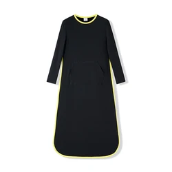 Vestido premamá negro acanalado con ribete amarillo