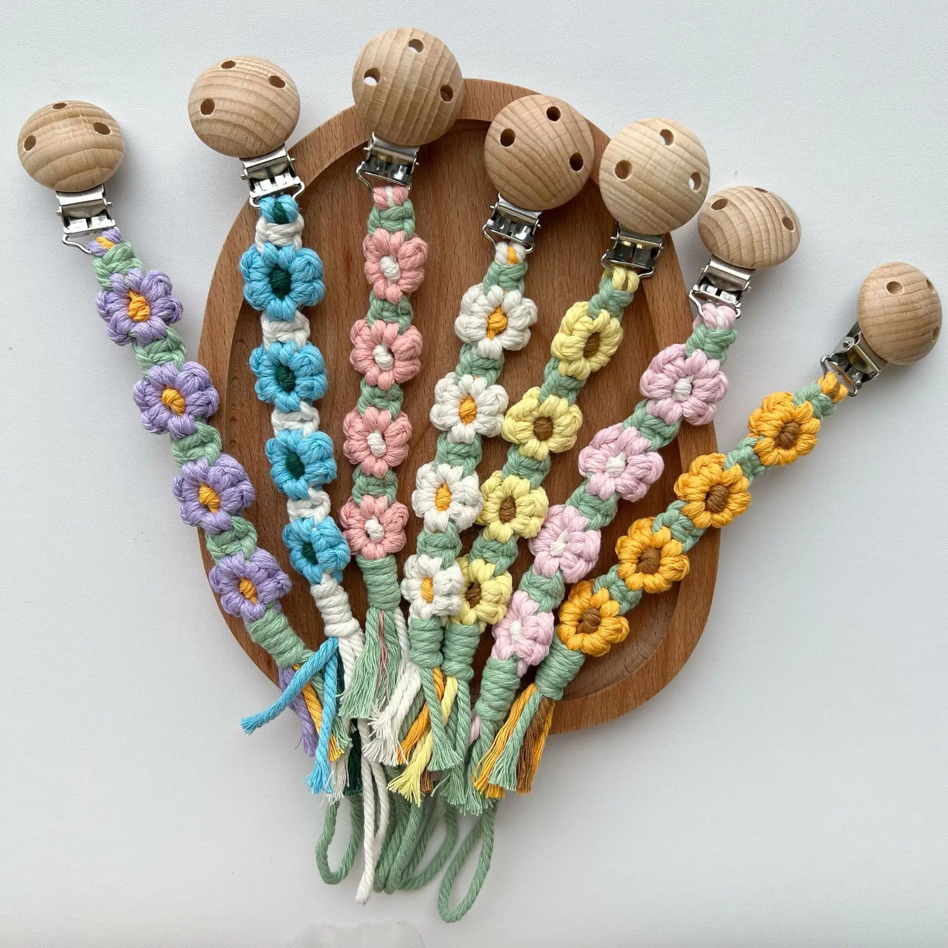 Portachupetes de madera con flor rosa para bebé - imagen 4