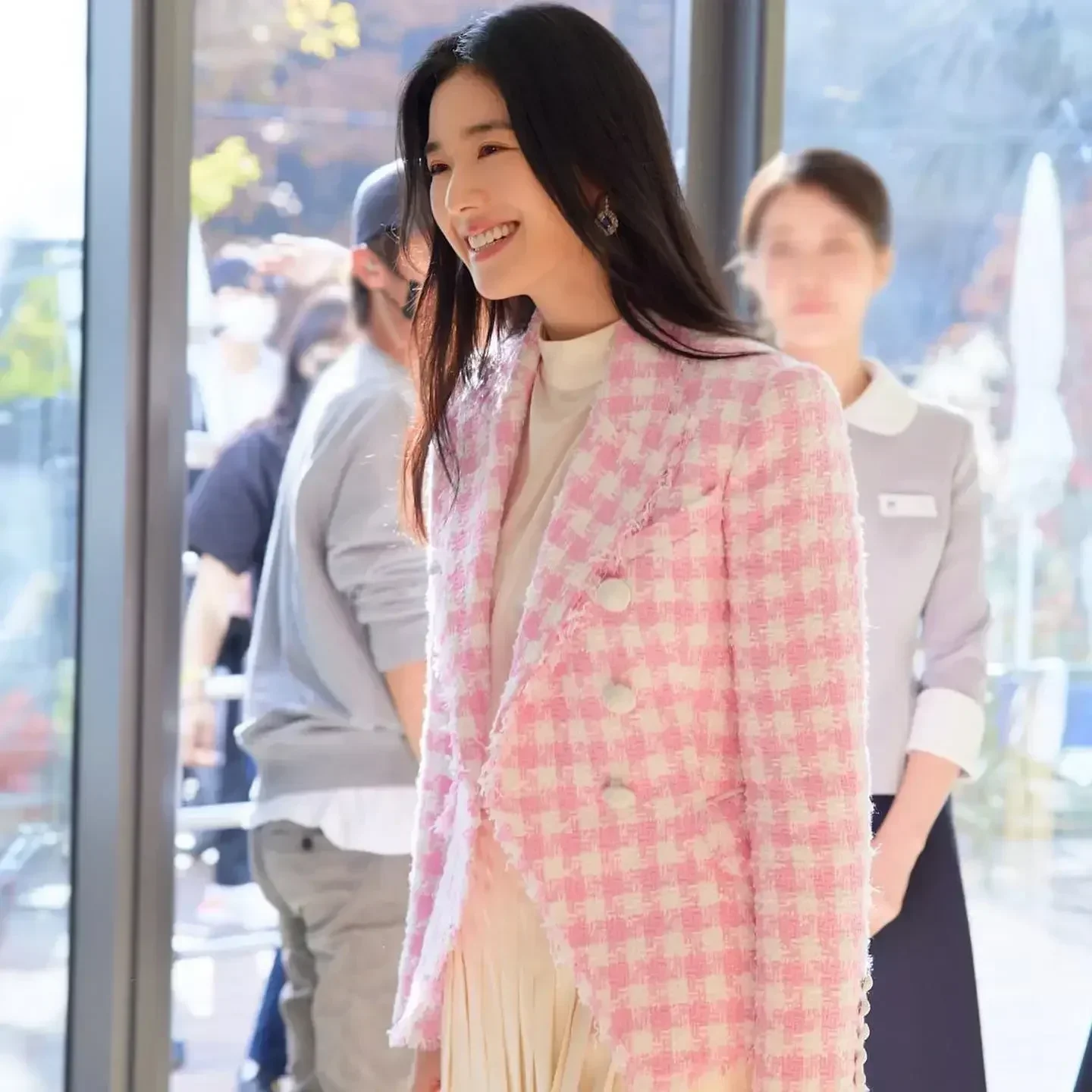 Traje informal rosa para mujer, abrigo personalizado de lujo con botón de cabeza de león, primavera y verano, el mismo estilo