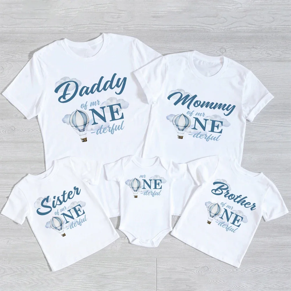 Globo de aire caliente impreso niños cumpleaños familia traje a juego bebé un cumpleaños papá mamá Sis Bro camisas camiseta y mono recién nacido
