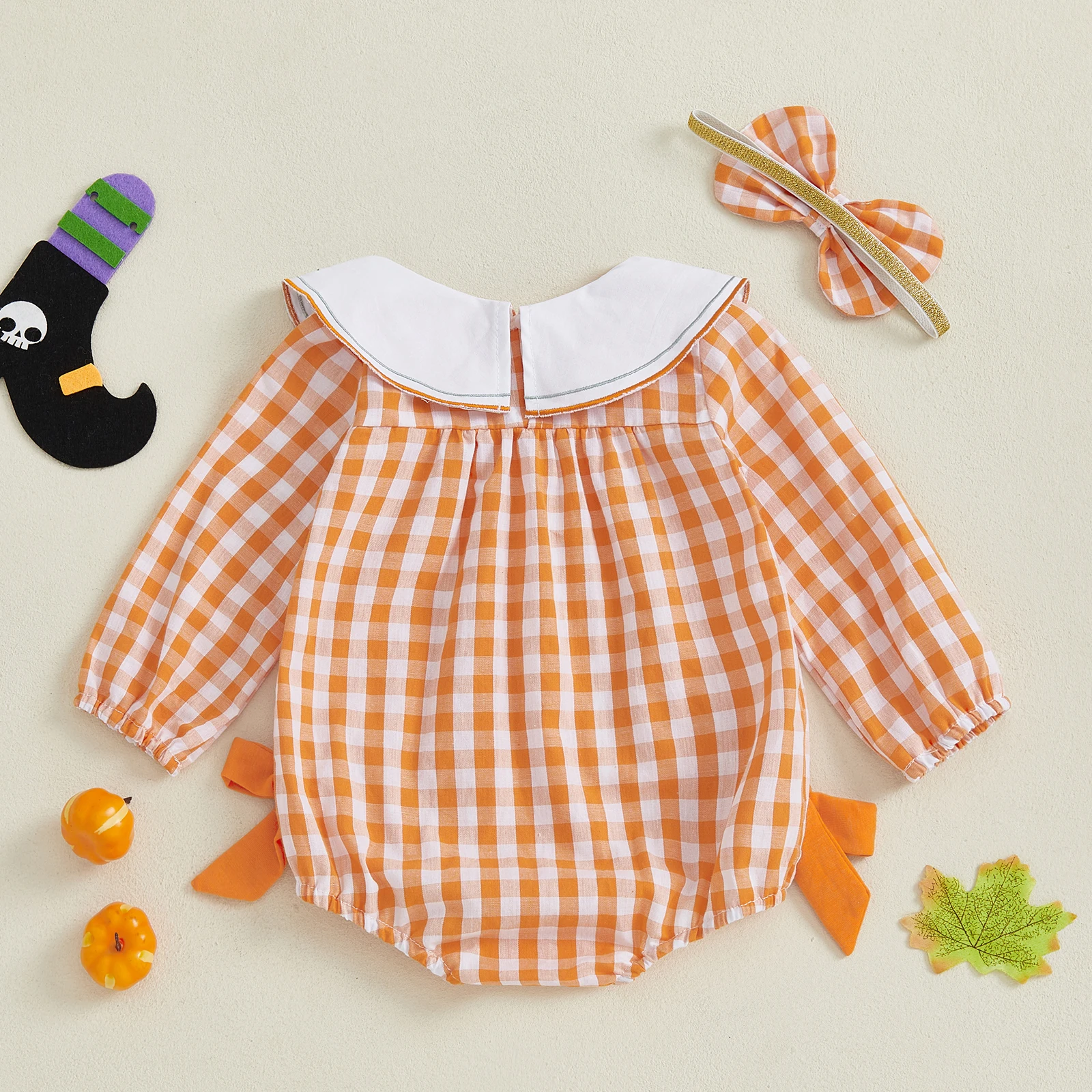 Mameluco a cuadros de otoño para niñas, mono de burbujas de manga larga con cuello redondo y volantes bordados de calabaza de Halloween con diadema con lazo - imagen 2