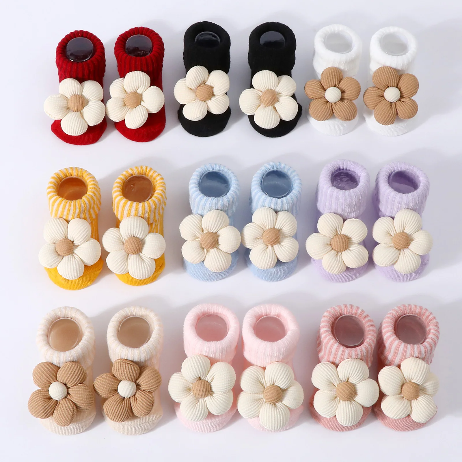 Set de gorros florales y calcetines para bebé recién nacido - imagen 2