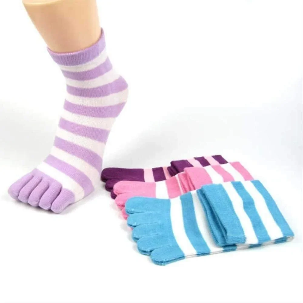 3/6 pares de zapatillas de suelo suaves de Color aleatorio, medias de moda para mujer, calcetines de punta separados para niñas, calcetines de algodón a rayas - imagen 3