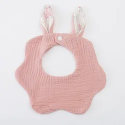 Baberos para bebe: gasa algodon con orejas conejo y borde ondulado