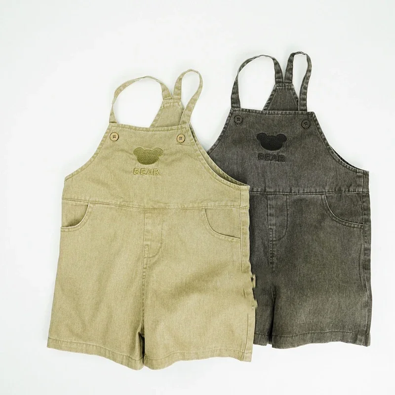 Novedad de verano, pantalones cortos vaqueros informales holgados a la moda de algodón de estilo coreano para niños con tirantes y bordado de oso Unisex - imagen 3