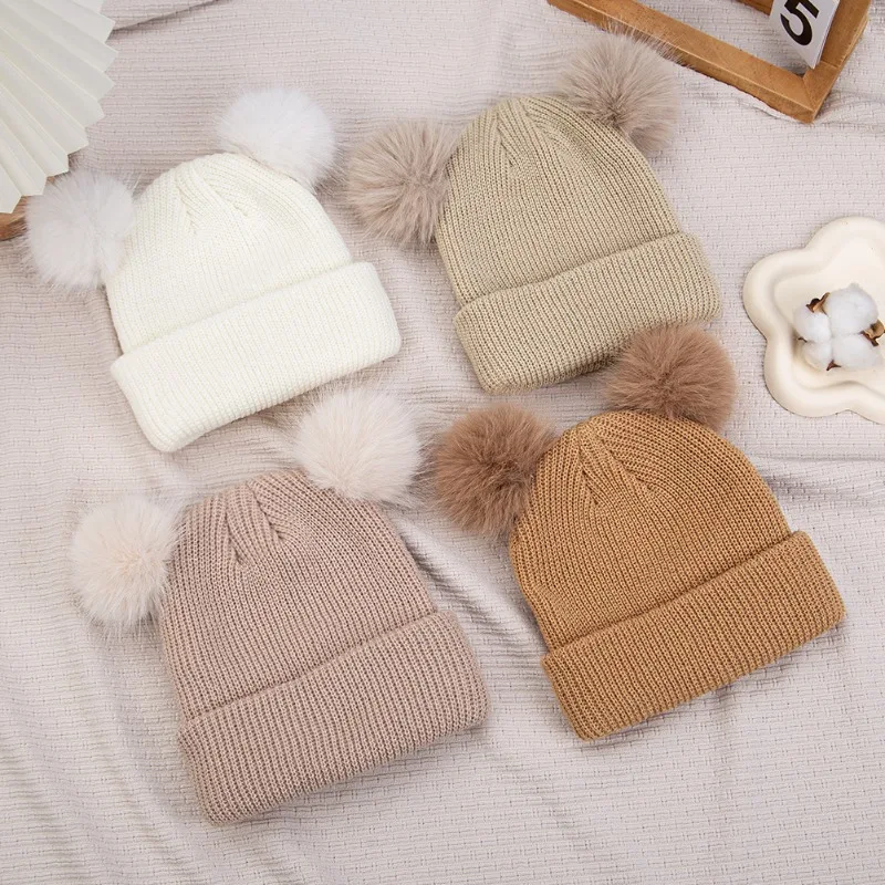Gorro de punto de estilo europeo para niños con pompones dobles, gorro de invierno de hilo acrílico para bebés, gorro cálido, bonito gorro para niños pequeños
