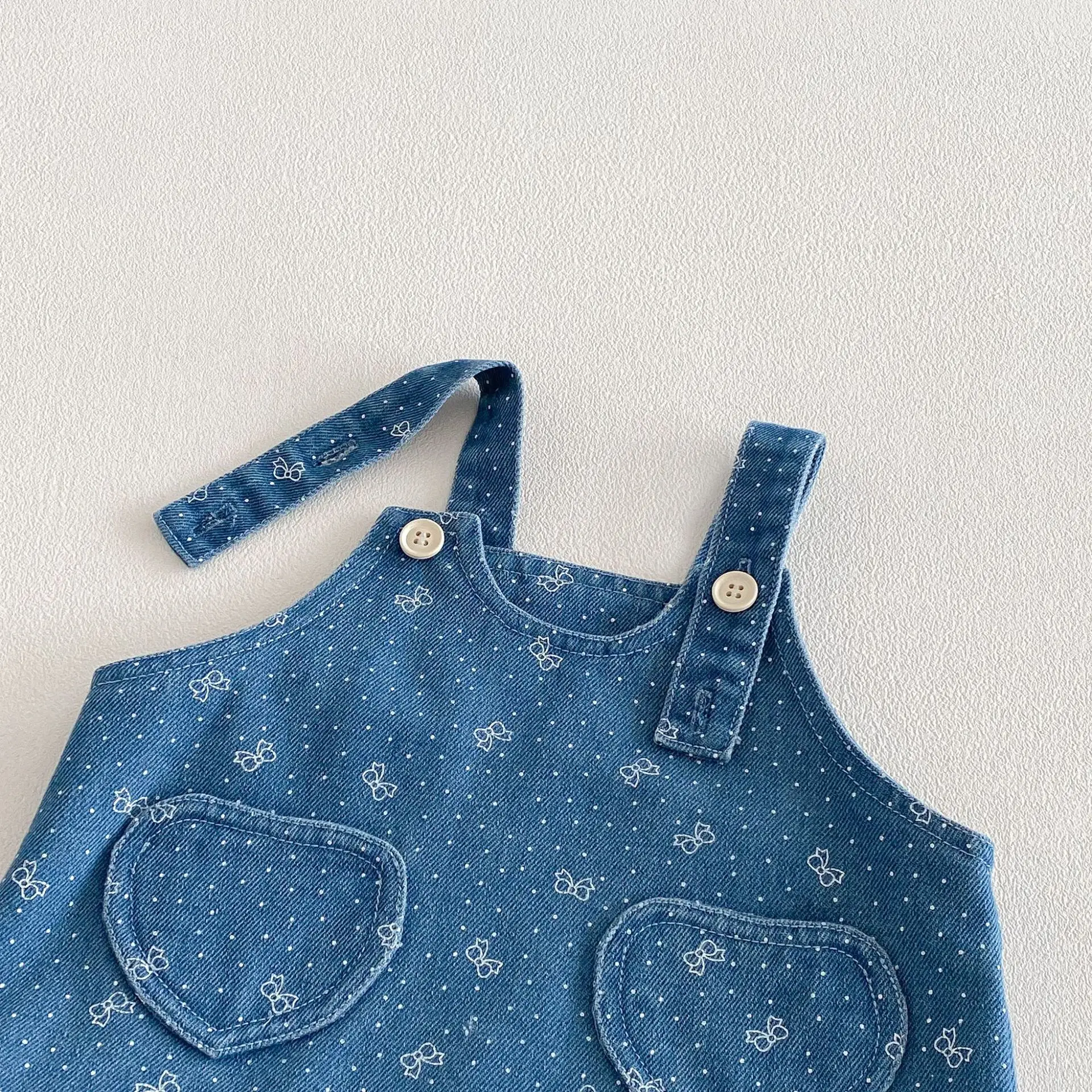 2026 primavera nuevo vestido para niñas lleno de vestido vaquero con estampado de lazo vestido con tirantes y volantes para niñas - imagen 3