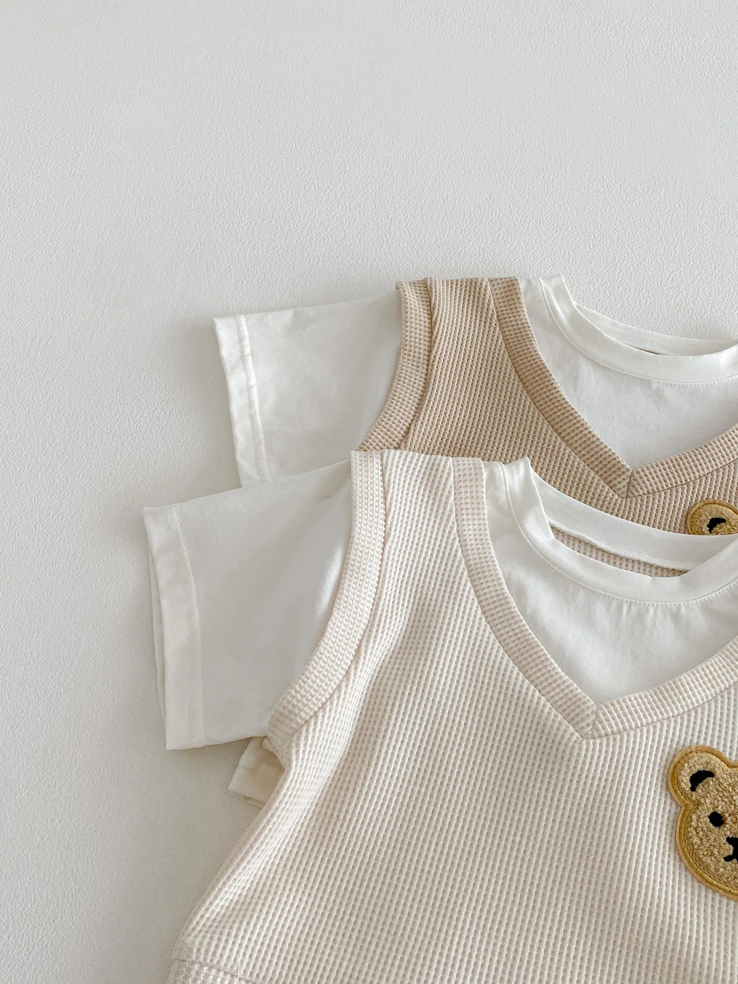 Conjunto de verano waffle infantil unisex con apliques de oso - imagen 2