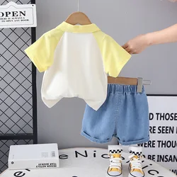 Conjunto verano niño pequeño: top manga corta y pantalón vaquero corto