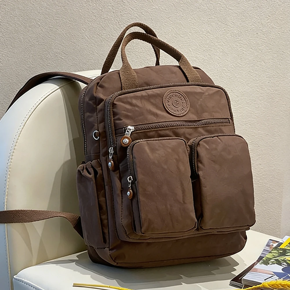 Bolsa de pañales impermeable con bolsillos y porta biberones - imagen 5