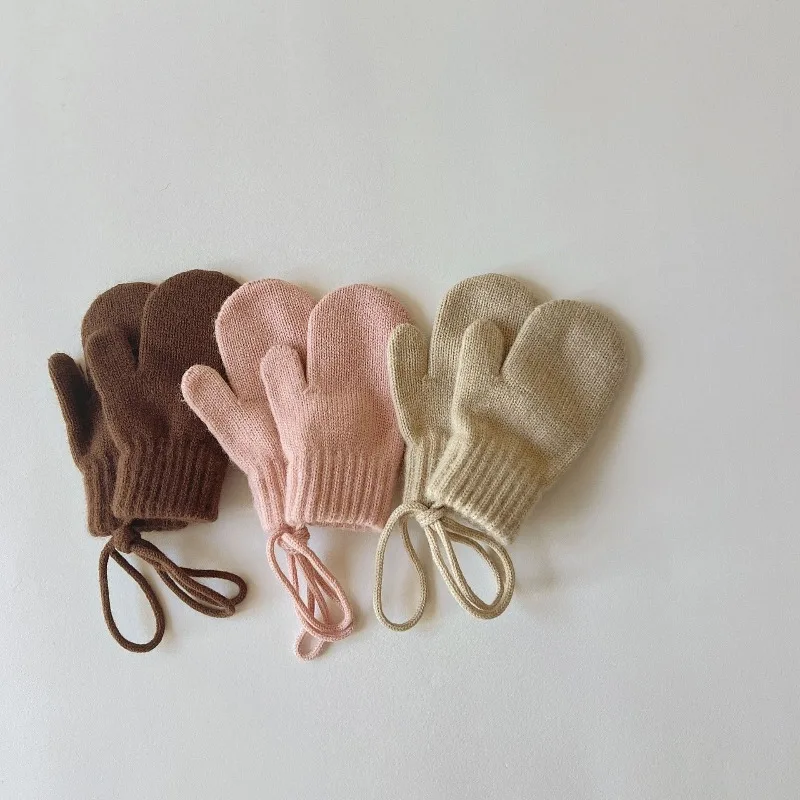 Guantes de invierno color caramelo para bebé – tejido cálido - imagen 3