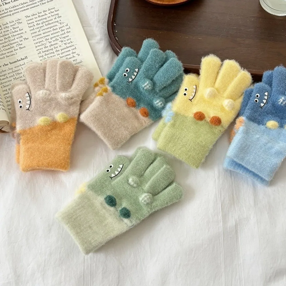 Guantes de punto con estampado de cocodrilo de dibujos animados para niños, manoplas gruesas y cálidas de punto suaves para bebés, estirables y resistentes al frío - imagen 2