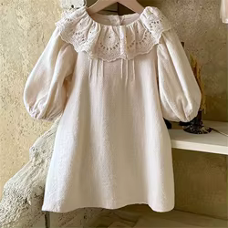Vestido manga larga con cuello de encaje y volantes para niña