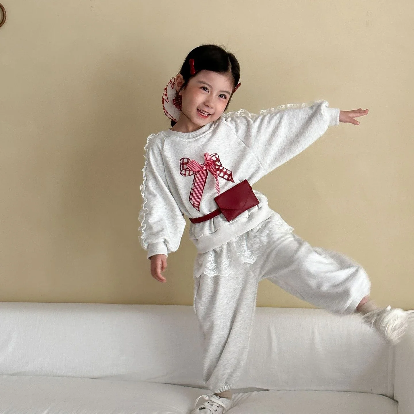 Conjunto otoño niña sudadera con capucha y pantalón encaje - imagen 3