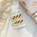 2pcs carrots
