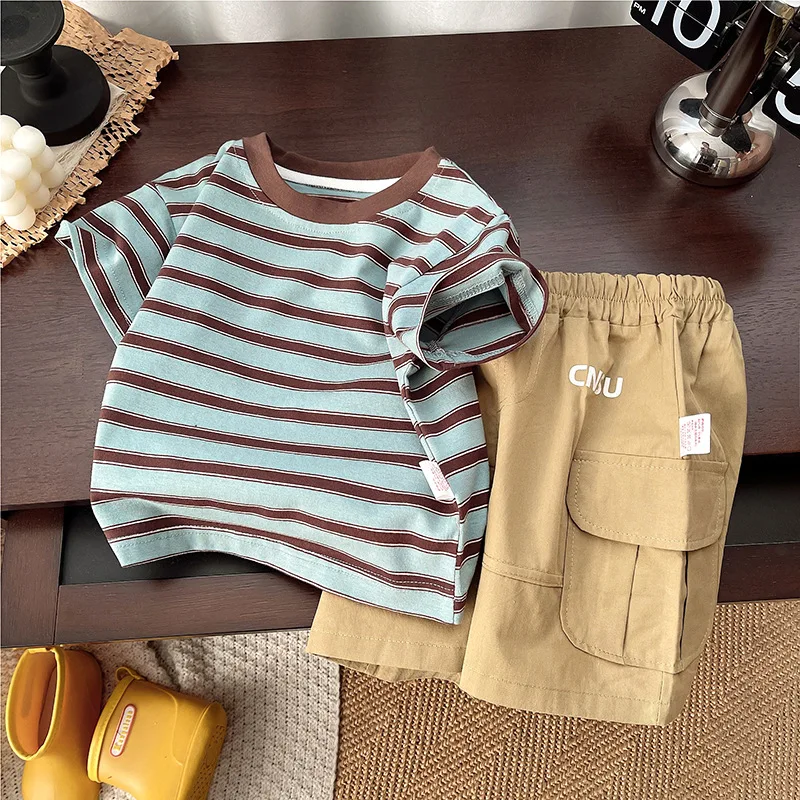 Conjunto de verano para niño a rayas: camiseta de algodón y short