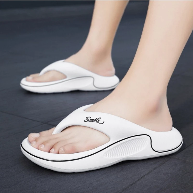 2025 nuevas chanclas de interior y exterior para hombre, zapatos de plataforma de verano, zapatillas de playa suaves de EVA para parejas, sandalias de ocio para mujer