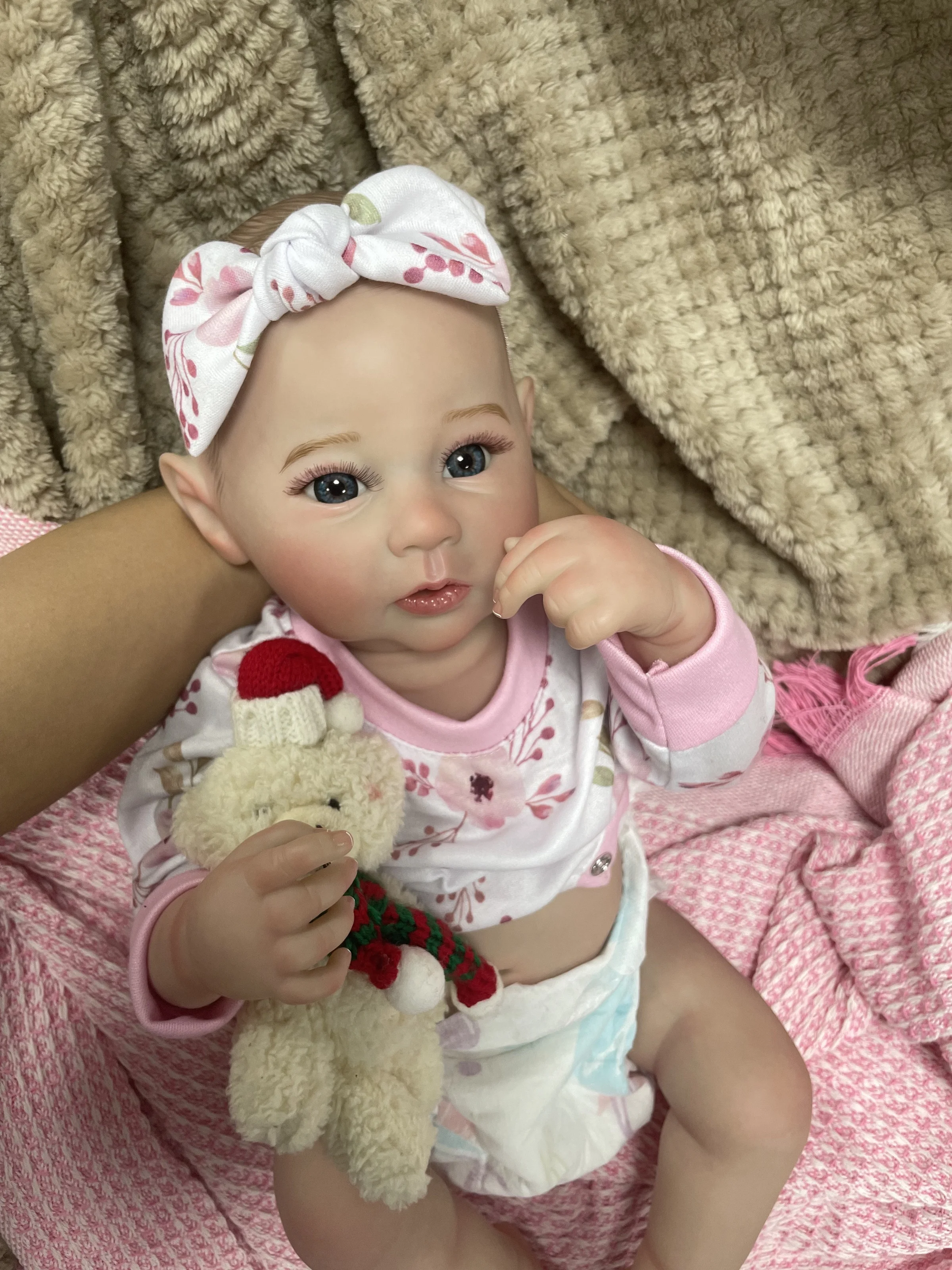 Muñeca reborn realista de vinilo y silicona – Acabado artesanal - imagen 2