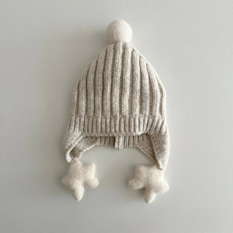 Gorro de punto con orejeras de estrella de cinco puntos para niño de invierno con bonito colgante de estrella, gorro cálido para el frío, resistente al viento y al frío - imagen 4