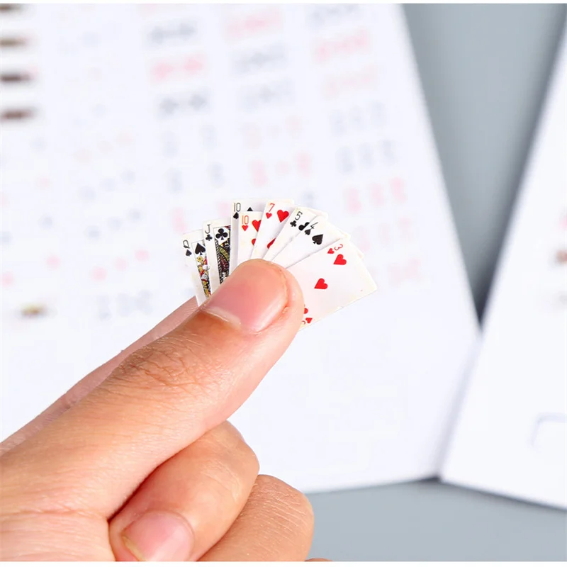 Mini cartas de póker divertidas para estudiantes, juegos de mesa para aliviar el estrés, juguetes pequeños, juego de póker informal, fácil de llevar - imagen 4