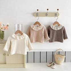 Blusa con volantes y forro polar para niña