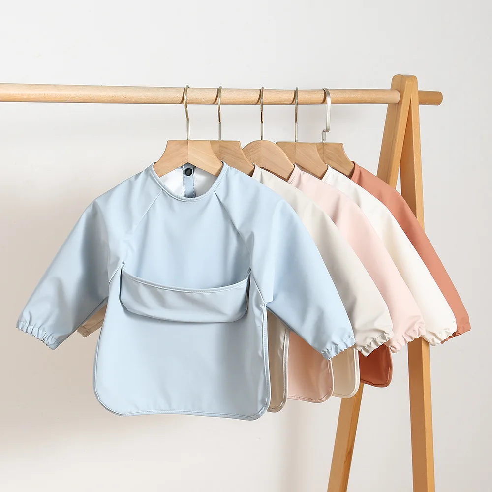 Babero impermeable manga larga para bebés – Con bolsillo, varios colores - imagen 3