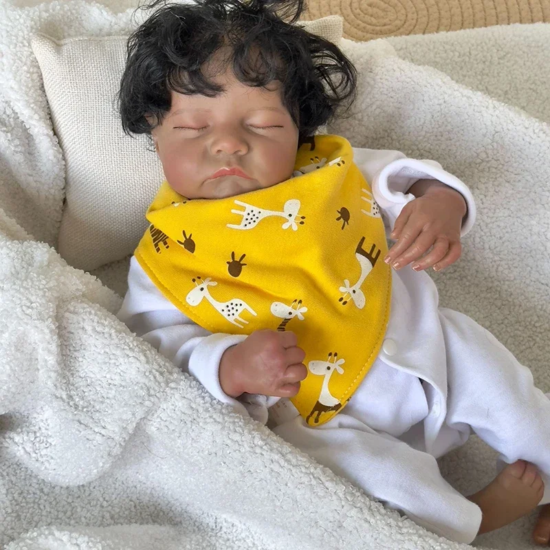 Muñeca recién nacida Levi de piel marrón, bebé durmiendo Reborn, tacto suave, muñeca flexible en tono de piel 3D - imagen 3