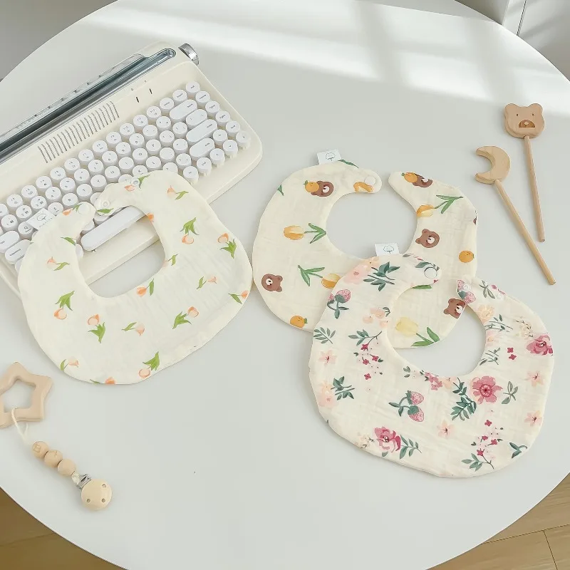 Babero de gasa multicapa para recién nacido con estampados infantiles - imagen 5