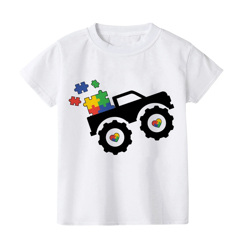 Niña llevando la camiseta de concienciación