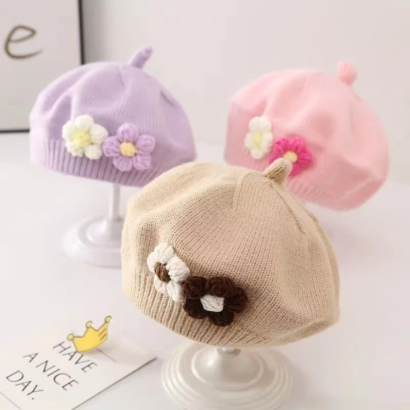 Boina de bebé tejida cálida estilo vintage con flores otoño-invierno - imagen 4