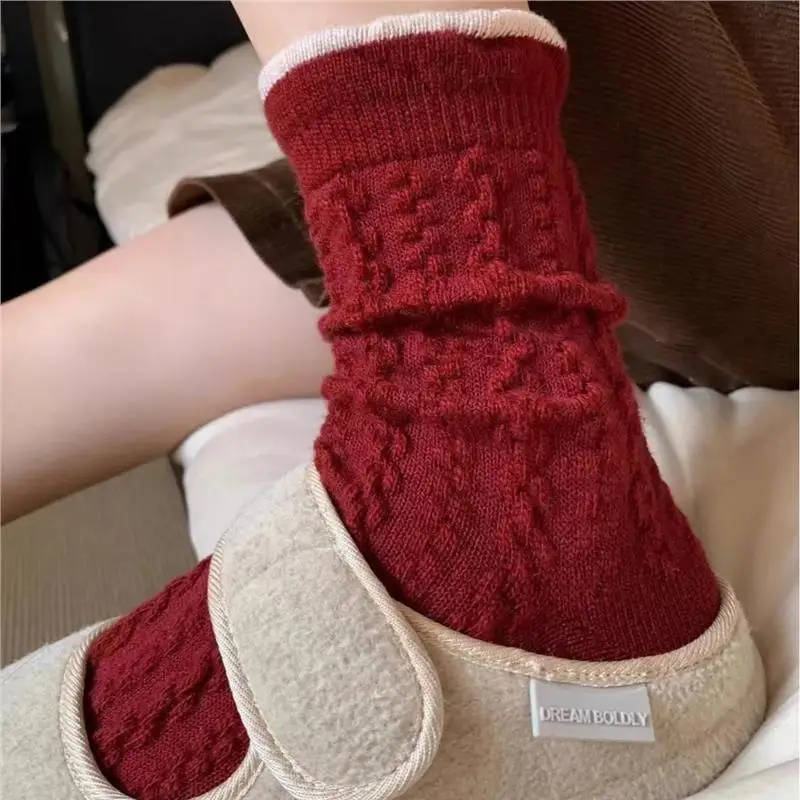 Calcetines hasta la rodilla rojos retro para niños: rojo verdoso vibrante para iluminar la piel, tejido de cable clásico, suave y agradable para la piel, llamativo. - imagen 2
