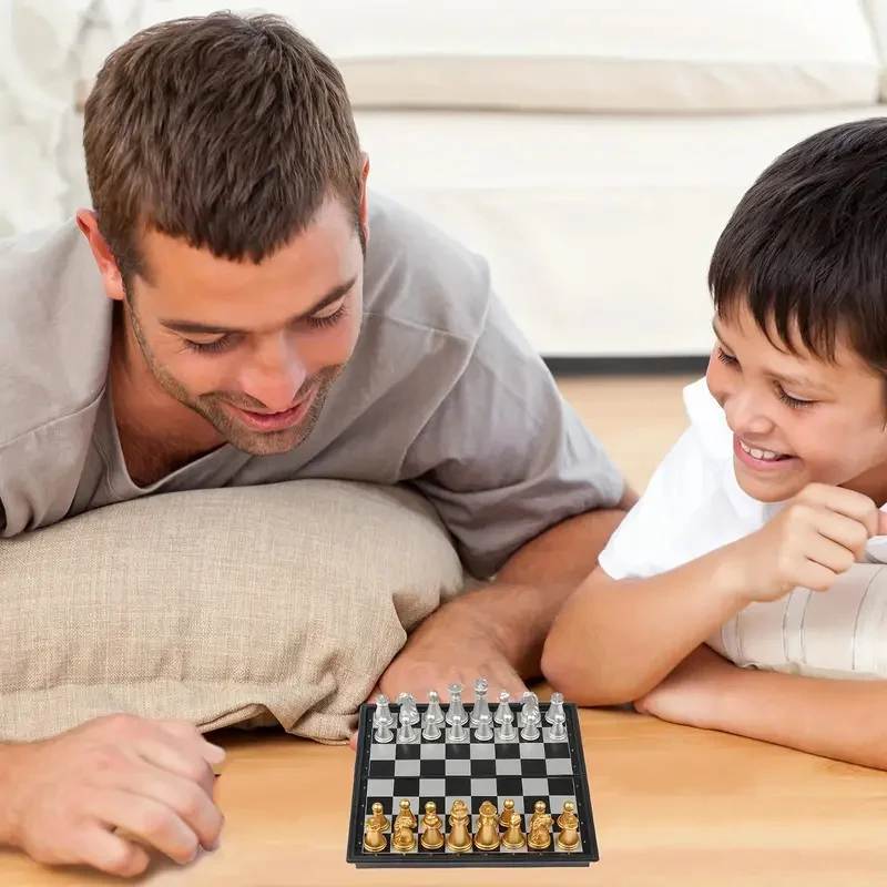 Mini juego de ajedrez magnético, tablero de ajedrez magnético plegable de plástico, juguete interactivo portátil para niños y adultos, regalo de cumpleaños - imagen 3