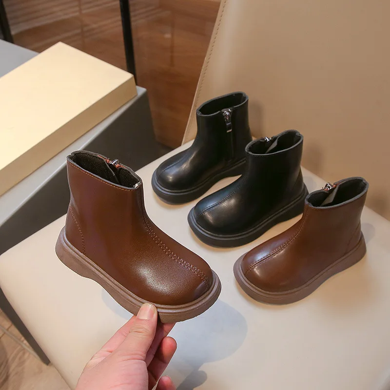 Bota de nieve para niños, otoño 2021, nueva bota cálida de felpa para bebé, zapatos antideslizantes de estilo británico a la moda para niñas, botas cortas versátiles para hombres y mujeres - imagen 2