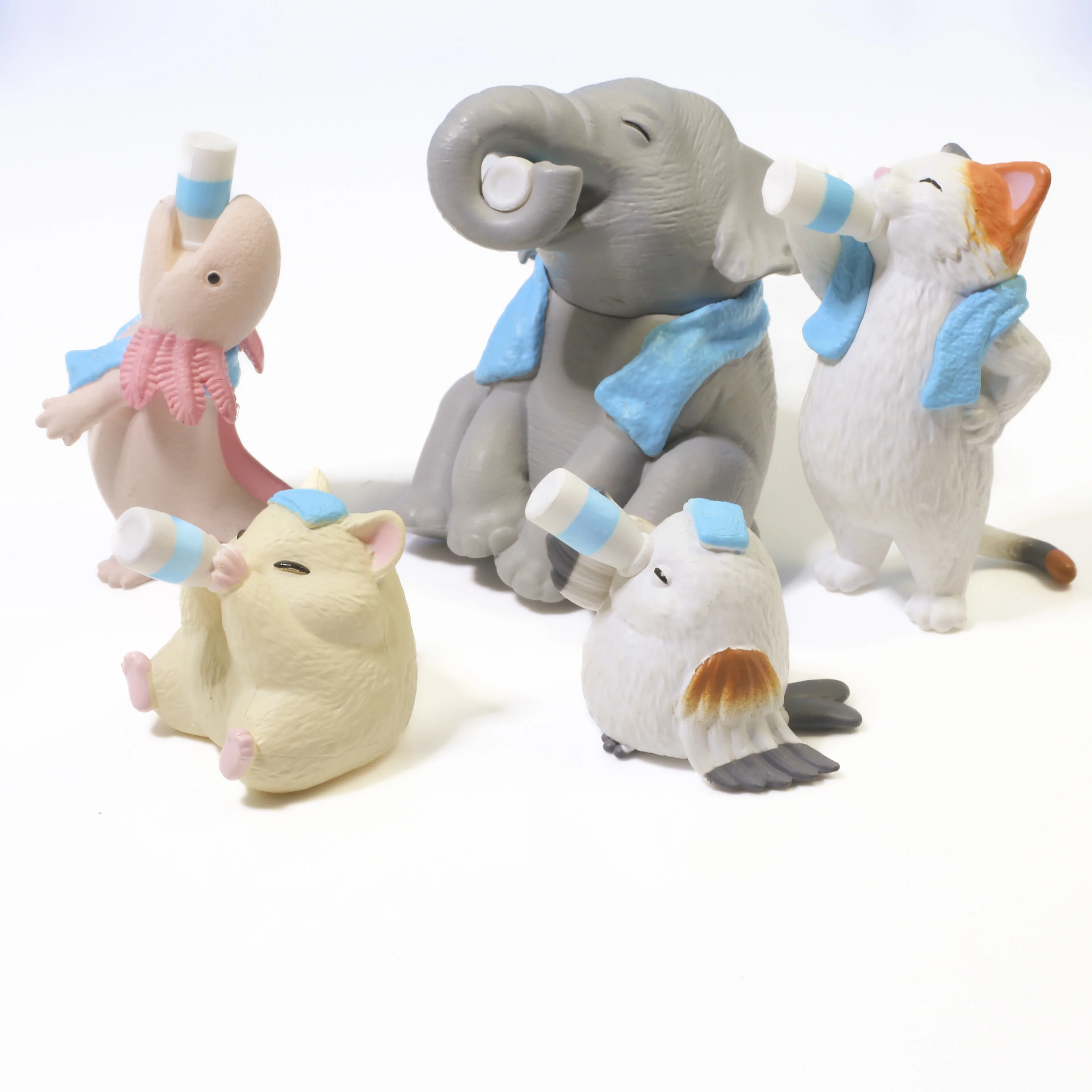 Juguetes de cápsula grita refrescados cuando beber leche después del baño de la ducha gato gatito elefante título de cola larga hámster Axolotl figuras de coche - imagen 2