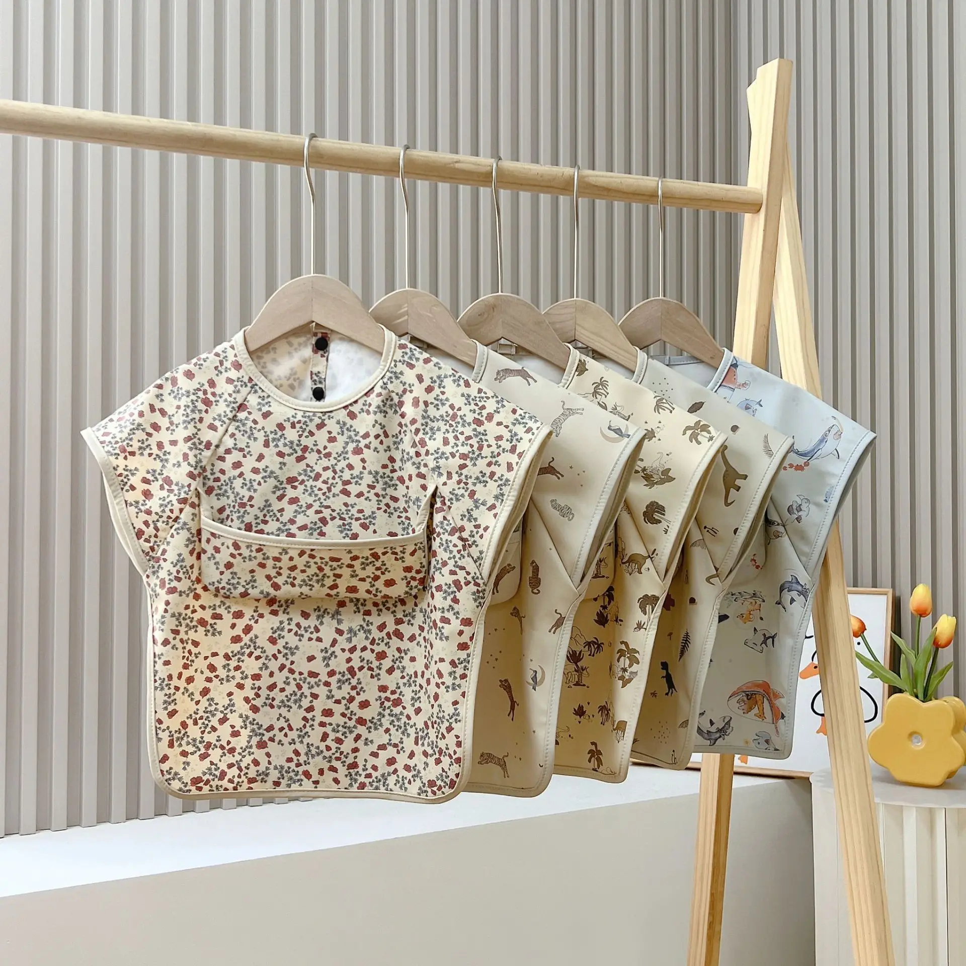 Baberos de alimentación impermeables para bebés, delantal tipo bata de manga corta con animales de dibujos animados, Baberos para bebés de 0 a 4 años - imagen 2