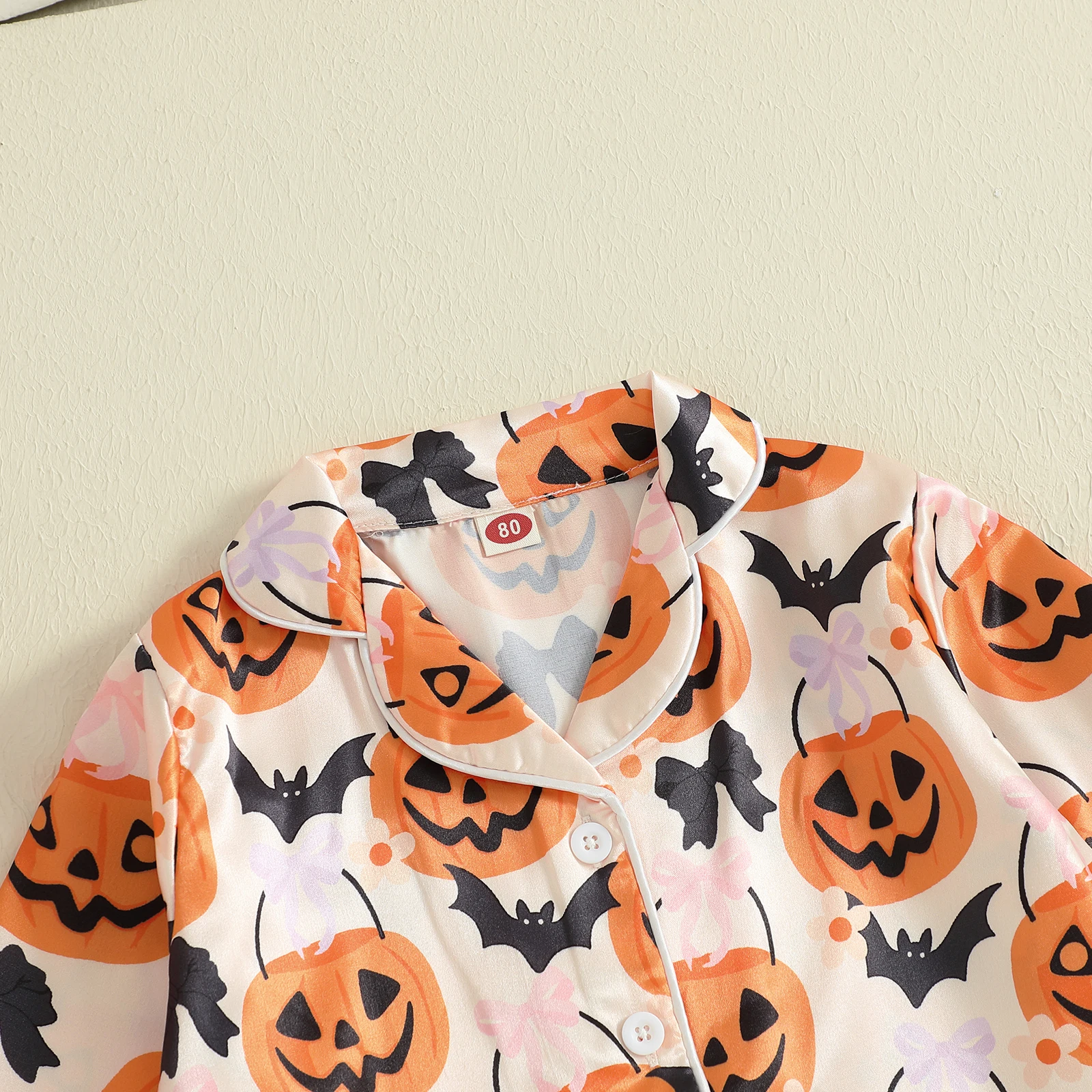 VISgogo Conjunto de pijamas de Halloween para niñas con puños de plumas, camisa con botones y pantalones elásticos con estampado de calabaza para ropa de descanso - imagen 4