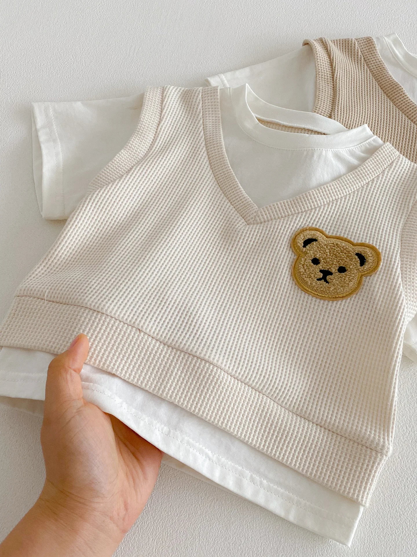 Conjunto de verano waffle infantil unisex con apliques de oso - imagen 3