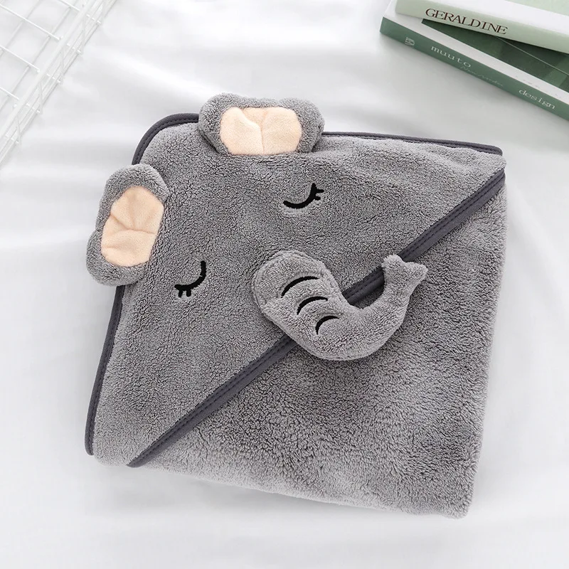 Albornoz bebé con capucha de coral y estampado infantil - imagen 2