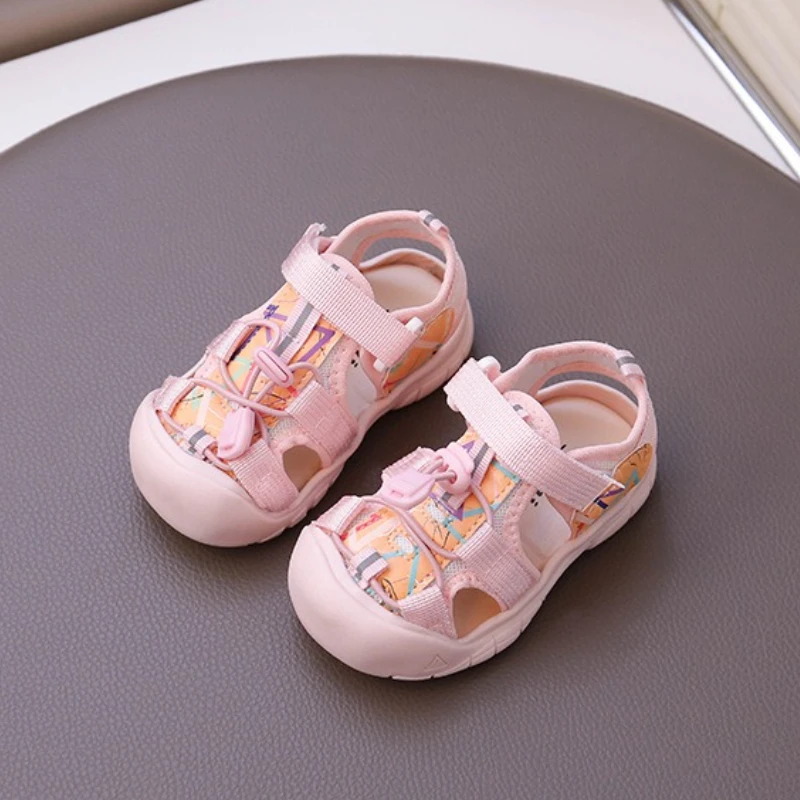 Nuevas sandalias de moda de verano, zapatos versátiles para niña, sandalias de malla transpirables antideslizantes para chico, zapatos Retro simples y cómodos suaves para niño, zapatos masculinos - imagen 4