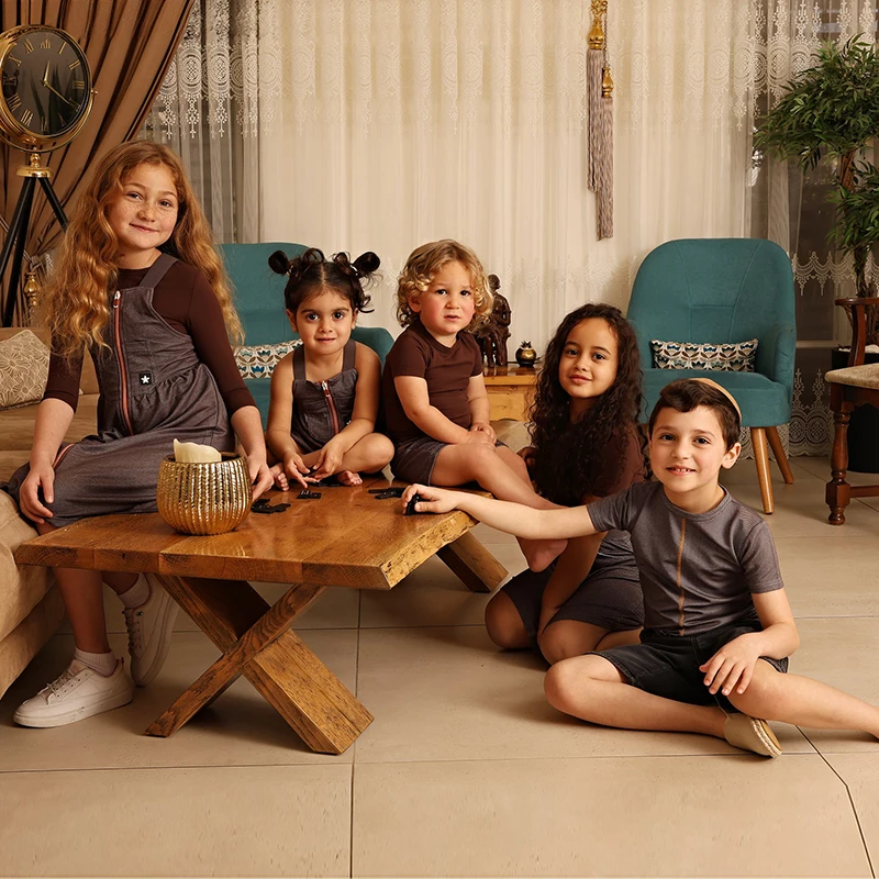 Conjunto infantil de verano mezclilla con cremallera y costuras coloridas - imagen 5