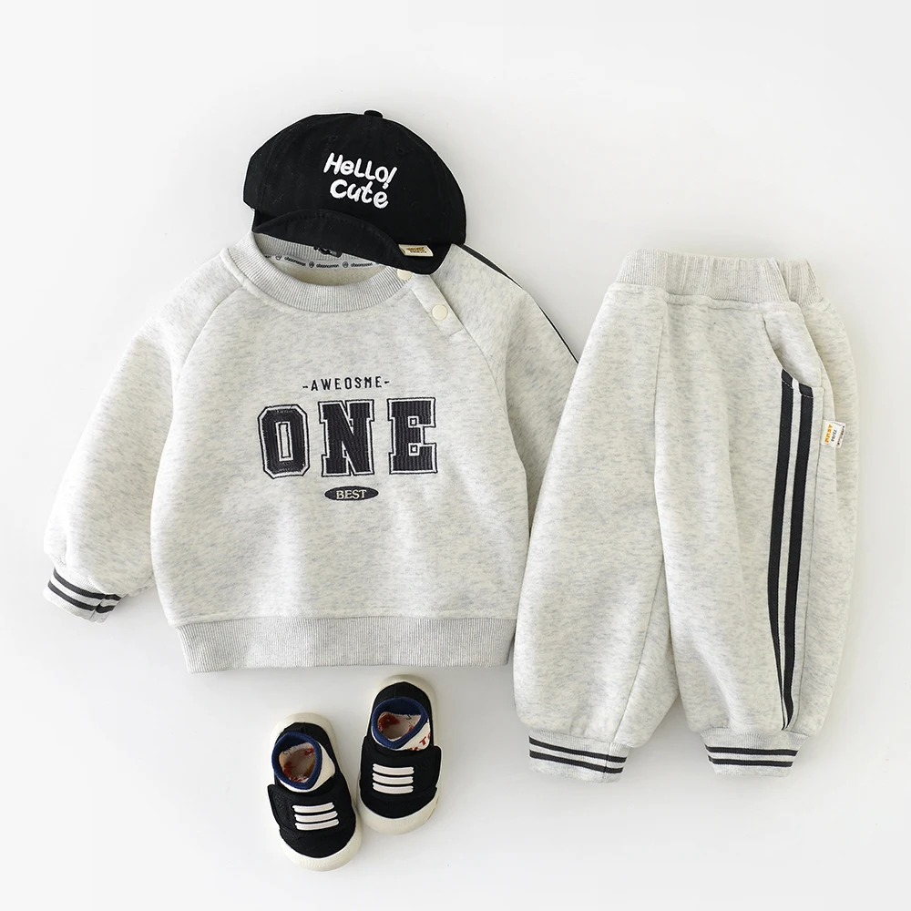 MILANCEL, nuevo conjunto de ropa de invierno para bebés, Sudadera con capucha gruesa con letras para niños pequeños de 6M-3T + Pantalones a rayas, traje infantil holgado Simple, 2 uds.